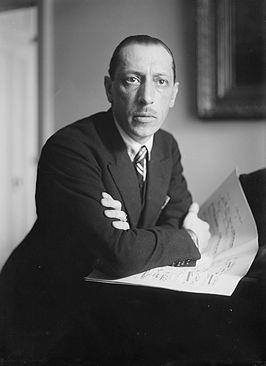 Stravinsky ( 1881-1971) schreef dit stuk voor een kleine bezetting in 1918. Dus een jonge Stravinsky. Het wordt zelden in een concertzaal uitgevoerd en is zeker niet op de radio te horen.