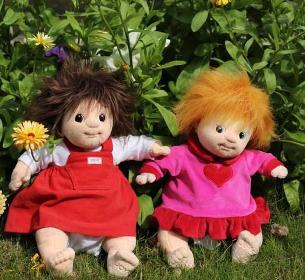 Deze unieke poppen, ook wel knuffelpoppen genoemd, staan voor comfort, veiligheid en vriendschap en zijn betekenisvol voor zowel kinderen als volwassenen.