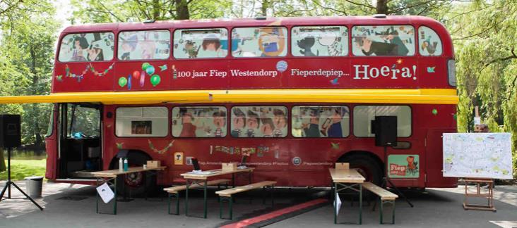 De Fiepbus Op zaterdag 11 maart van 10.00 tot 16.00 uur zijn alle kinderen uit de gemeente Barneveld van harte welkom in de Fiepbus op het Raadhuisplein in Barneveld.