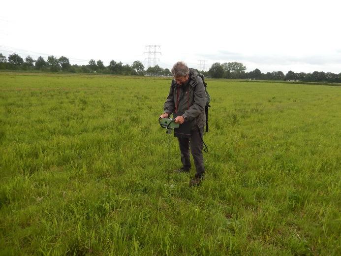 Dichtheid bovenlaag In juni 2015 heb ik samen met Bart Timmermans (werknemer van het Louis Bolk instituut) op weidevogelpercelen in de Gement, die door SBB worden beheerd, met een penetrometer