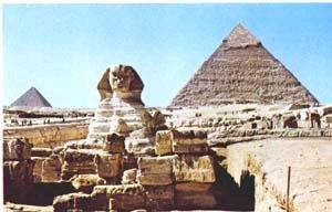 Piramides Deze spreekbeurt heb ik gemaakt omdat ik piramides mysterieuze gebouwen vind. Vele feiten en gebeurtenissen zijn vandaag de dag nog niet helemaal bekend.
