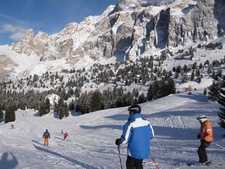 7 Het programma Vanuit Leifers bezoeken we iedere dag met onze eigen Nederlandse touringcar een ander skigebied. Daarbij ski je 6 dagen in 6 verschillende skigebieden.