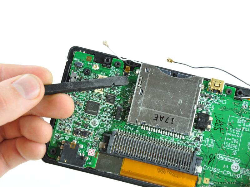 Nintendo DS Lite Speakers Replacement Stap 13 Gebruik uw nagel of de rand van een spudger zorgvuldig klap de