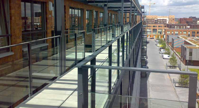 Project Balkonbeglazing IJburg 1200 m 2 CURA Safe 88.2 rondom geslepen Glasmontage Een specialisme van CURA Glass Het monteren van glas is de laatste jaren steeds meer uitgegroeid tot een specialisme.