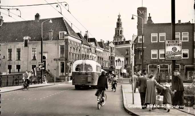 Op 17 mei 1964 verdwijnt de trolley, als gevolg van vernieuwing en verbreding van het kruispunt Westersingel - Astraat, ook al op het andere deel van Groningens oudste trolleybuslijn.