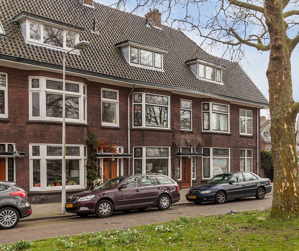 Samen met de eigenaar van de woning hebben wij deze brochure zorgvuldig voor u samengesteld, zodat u zich uitgebreid kunt verdiepen in alle mogelijkheden die de woning biedt. Is er voldoende ruimte?