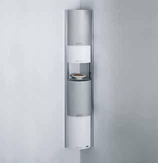 111 mm TOEBEHOREN SHOWERBOX Showerbox met 4 schuifelementen Showerbox met 3 schuifelementen Praktisch. Slim. Universeel. Dat zijn de kenmerken van Showerbox, de handige accessoires voor de douche.