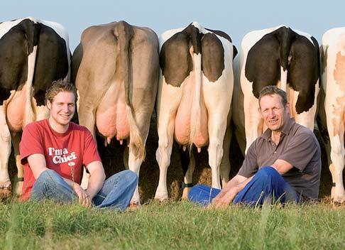 15 Rumba (FLV) dochters bij Familie Beernink De zuivere Fleckvieh zijn me tegengevallen in de productie, er zijn al twee opgeruimd. De kracht zit dus duidelijk in het heterosiseffect.