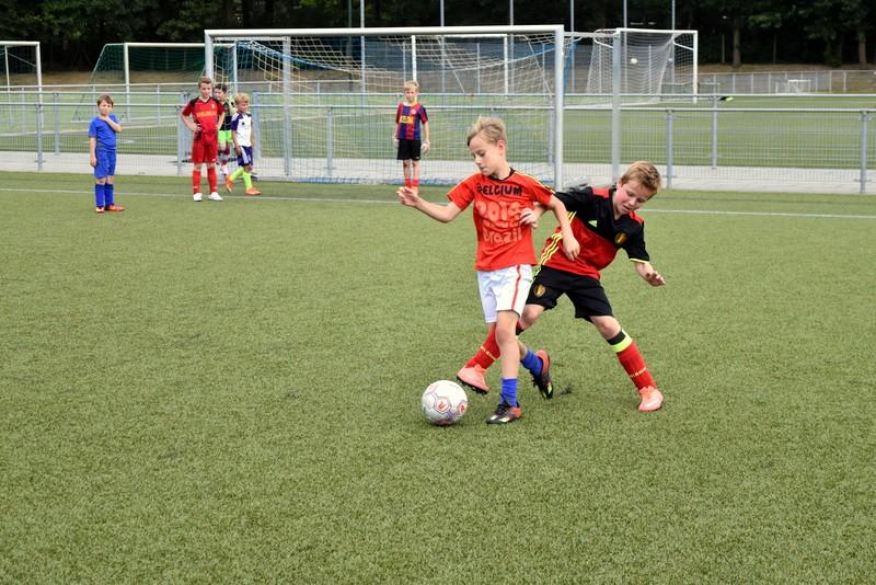 Tip voor de kleinsten: steek alle trainingskleren per dag in een zakje! EN SCHRIJF DE NAAM VAN UW KIND ZEKER IN/OP ZIJN SPULLEN.