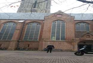 De kerk was eerst katholiek maar werd overgenomen door de protestanten doordat katholieken een verbod kregen op hen geloof.