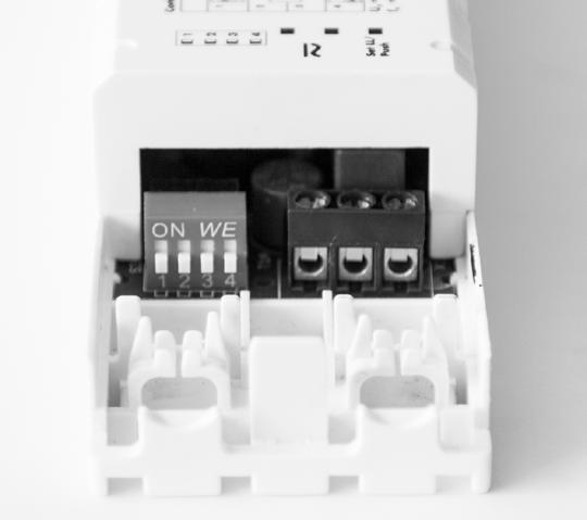 ballast LI electr. ballast VS MultiSensors PE N L1 L Montage Montage indépendant, par exemple dans un faux plafond Montage facile et rapide en encliquetant les embouts de fermeture sans outil.