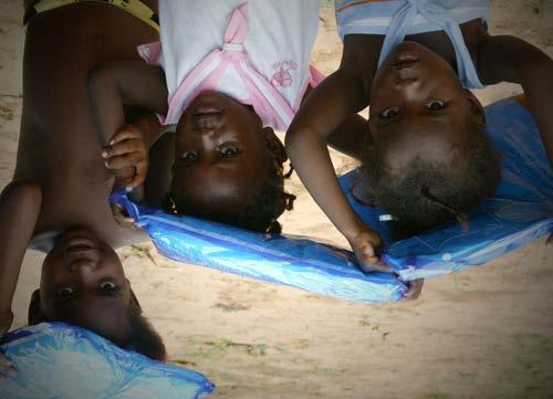 U kunt het werk van Drive Against Malaria steunen. Met uw bijdrage kunnen onze teams zorgen voor malariabescherming van duizenden kinderen. Donaties Van Lanschot Bankiers 69.93.98.