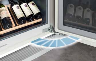 Dankzĳ de minimale LED warmteafgifte kunnen wijnen ook voor langere tijd verlicht worden gepresenteerd; de lichtsterkte kan naar wens worden gedimd.