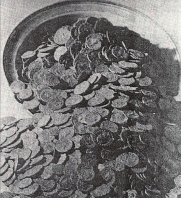 Eerder, in 1766, waren aan de Vughtse kant van de Essche Stroom al 440 Romeinse munten gevonden, maar die zijn helaas verloren gegaan.