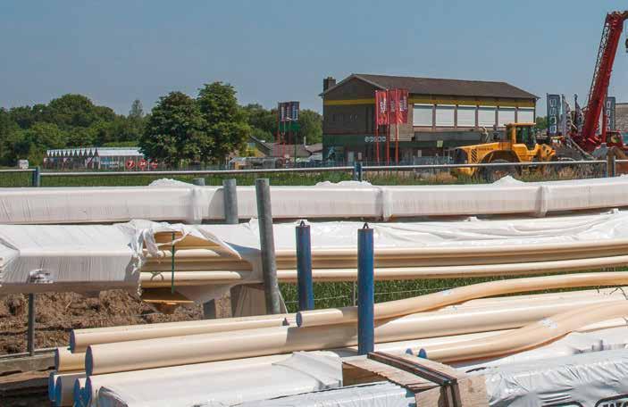 Aannemer Van der Zanden, ingehuurd door de gemeente voor riolerings- en bestratingswerkzaamheden; 2.