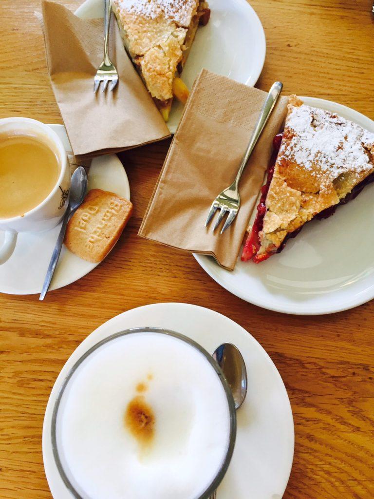 Limburgse Vlaai bij de Tapijnkazerne, want de Tapijnkazerne wilde ik zien en Limburgse