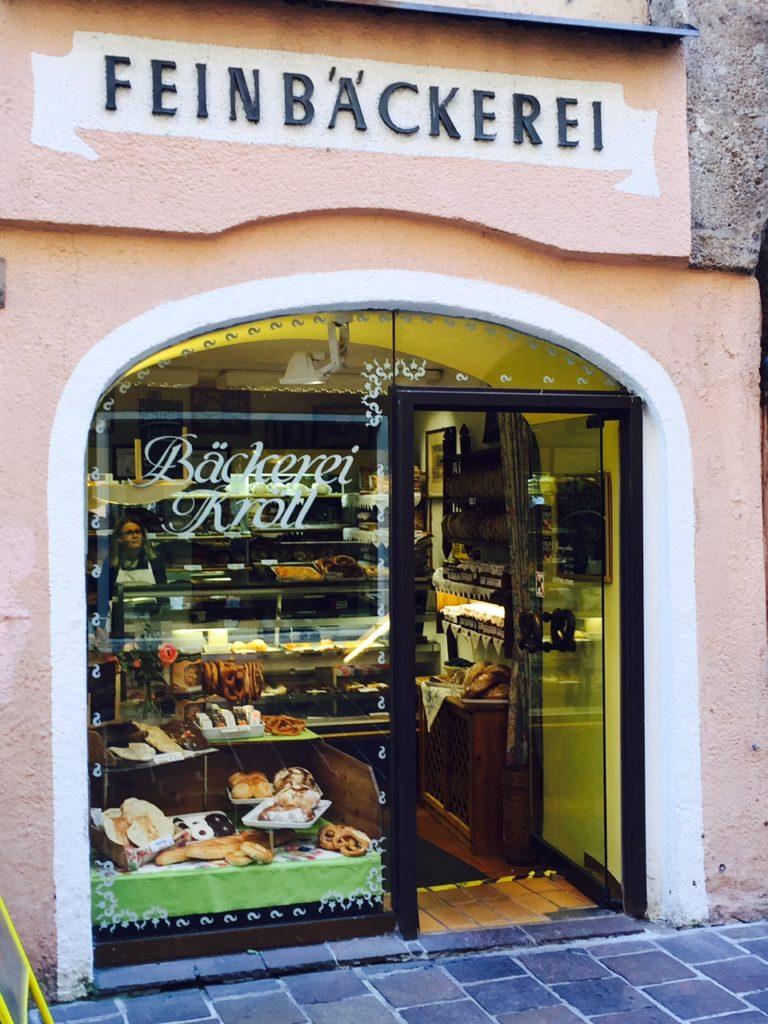 In het oude centrum van Innsbruck, waar je geweest moet zijn, zijn kleine en