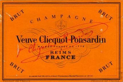 Het champagne-etiket Behalve de herkomstaanduiding, de AOC, vermeldt het etiket de naam van het merk of handelshuis, het type, dat kan variëren van droog tot zoet, de naam van de producent, de inhoud