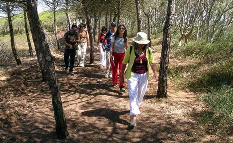 0 Vila do Bispo Parish tips voor de wandelaars VOOR VERTREK Ultrusting en kleding Hoed, zonnebril en zonnebrandcrème. Geschikt schoeisel voor de betreffende route.