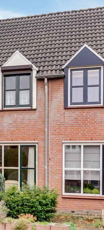 Ambrosius Rozendaelstraat 21 Op rustige woonlocatie in Geertruidenberg gelegen goed onderhouden tussenwoning met onder andere 4 slaapkamers en een netjes aangelegde grote achtertuin (op het