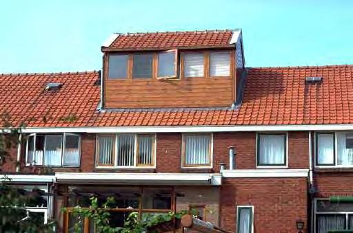 Plaatsing en aantal: - Plaatsing over de gehele woningbreedte (behoudens bij hoekwoningen); - Bij kopgevels (van eindwoningen, 2-onder-1-kappers en individuele woningen) dient de zijkant van de