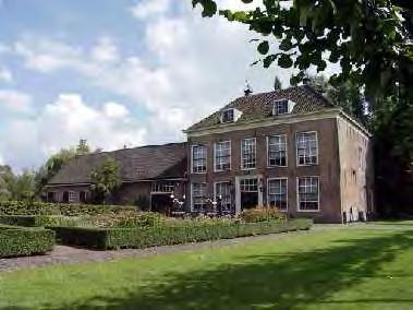 9. "Hof van Assendelft" Hofweg 13 Heinenoord Vierkant gebouw van parterre en verdieping (XVIII). Breedte vijf vensterassen.