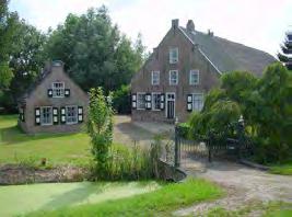 "Oost Leeuwenstein" Dorpstraat 13 Heinenoord Grote boerderij (XVII), waarvan woongedeelte en schuur onder één dak. Puntgevel met vlechtingen en tussentrappen.