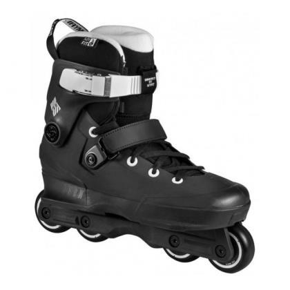 De kinderen hebben nodig: Skates (schrijf erbij welke maat uw kind nodig heeft!). Kniebeschermers. Polsbeschermers. Elleboogbeschermers. Een helm (Een dun mutsje is fijn voor onder de helm (i.v.m. hygiëne), als uw kind de helm leent van de skateclinics zelf.