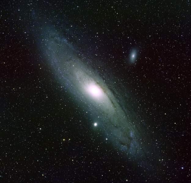 Andromedanevel 100 miljard sterren