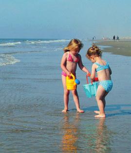 Indoorspeelplaats In de indoorspeelplaats kruipen de kids in de huid van een echte surfheld. Ouders houden een oogje in het zeil op het binnenterras.