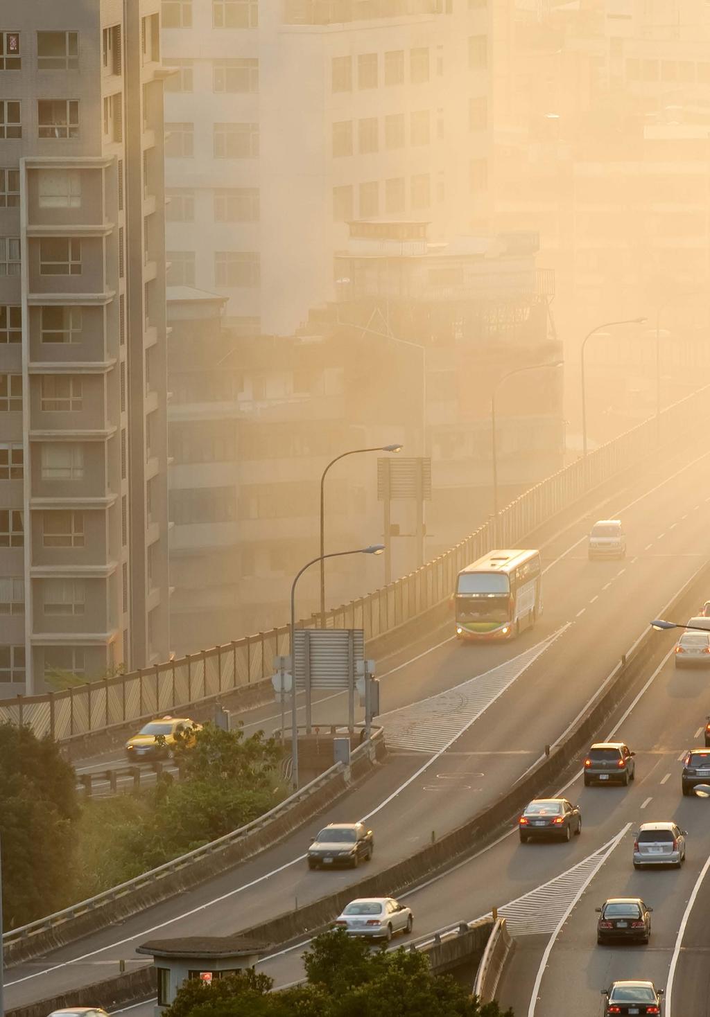 Scheepvaart Voor de binnenvaart moet vooral ingezet worden op zwavelarme brandstof en het ombouwen of vernieuwen van scheepsmotoren. Daarvoor bestaat een speciaal subsidieprogramma.