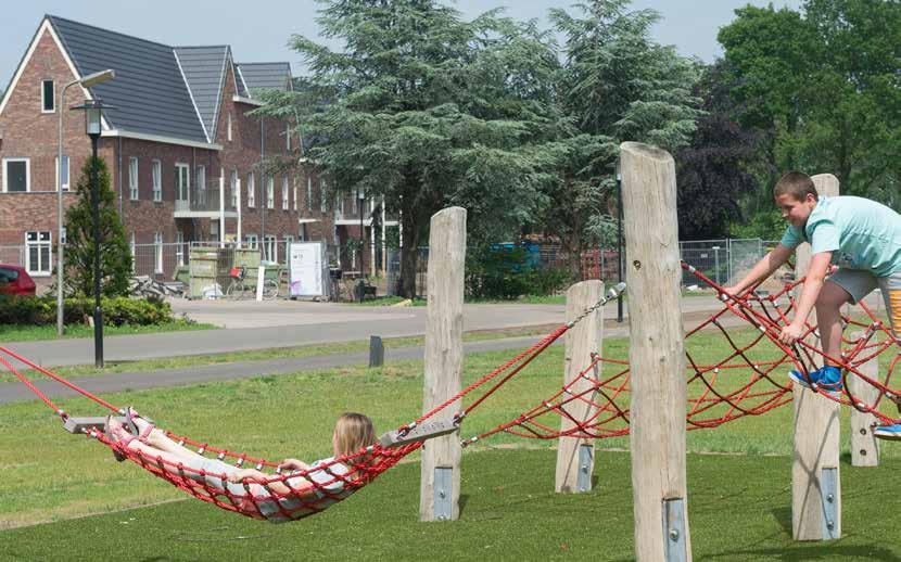 Hierbij begeleidt door een neurologisch specialist van Kempenhaeghe, de manager Kempro, de projectleider Kloostervelden, een vertegenwoordiging van cliënten en nieuwe bewoners en een ervaren