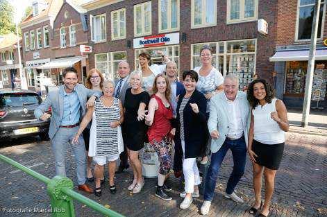 LIJST MET (ON)ROERENDE ZAKEN VAN PERCEEL: Gording 13 te Hoorn Blijft achter - complete tuinaanleg - buitenlampen - brievenbus - (voordeur)bel - gordijnrails/gordijnen/vitrages - rolgordijn(en) - alle