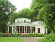De foto s zijn vanaf de Seringenberg genomen. Voorlinden, wassenaar > Het park van Voorlinden is rond 1803 naar ontwerp van Zocher sr. aangelegd. Zocher jr. past de aanleg omstreeks 1834 aan.