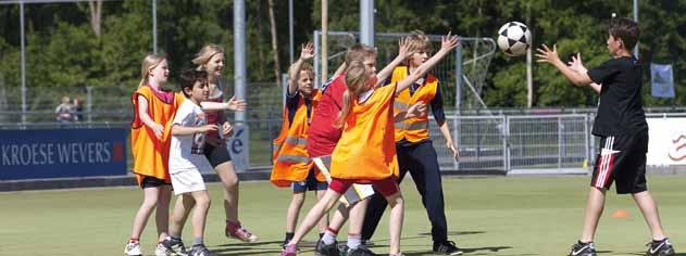 Kunstgrasmatten met een hoge vezeldichtheid die niet ingevuld worden met zand, worden tegenwoordig aangeduid als de eerste generatie kunstgras. Ze worden vooral voor hockey gebruikt.