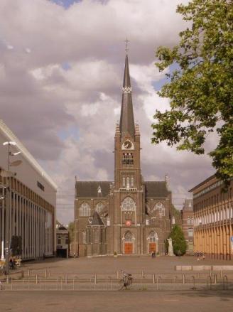 Het thema is Devotie en Visioenen gebaseerd op de heilige Liduina, beschermheilige voor langdurig zieken, schaatsers en van Schiedam. www. winterlicht.