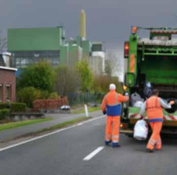 Veiligheid voor alles! Stop nooit scherpe of gevaarlijke voorwerpen in de - of restafvalzak! Jaarlijks lopen meerdere ophalers snij- en prikwonden op. Soms leidt dit zelfs tot arbeidsongeschiktheid.