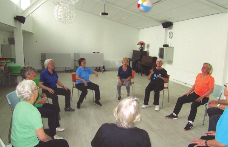 De Yogalessen in De Pauwehof zijn speciaal voor ouderen en worden afgestemd op uw eigen mogelijkheden; er kan gebruik gemaakt worden van hulpmiddelen bv. kussentjes of stoelen.