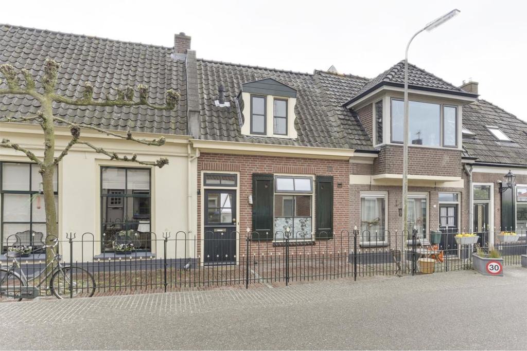 Omschrijving Prachtige starterswoning op goede locatie dichtbij de stad. De woning staat aan een rustige weg vlakbij het Zwolle-IJsselkanaal in het buurtschap de Frankhuis.