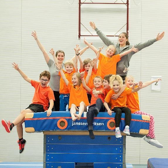 Wij regelen het vervoer vanaf alle basisscholen in Tilburg-Noord, Oud-Noord, Berkel- Enschot en Udenhout. Naast alle sporten die je in de zaal kunt doen zoals; hockey, voetbal, trefbal, honkbal, etc.