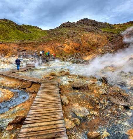 Het geothermische gebied Krýsuvík op het schierieland Reykjanes Anastasios7 Shutterstock Avontuurlijke tours Reykjavik en IJsland hoogtepunten De natuur op IJsland is adembenemend en zeer gevarieerd: