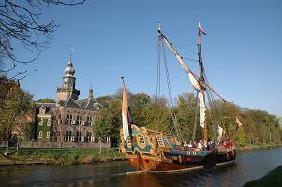 Er op uit in het Groene Hart! Statenjacht De Utrecht in juli op de Vecht De mooiste manier om de Vechtstreek te ontdekken is natuurlijk varend over de Vecht.