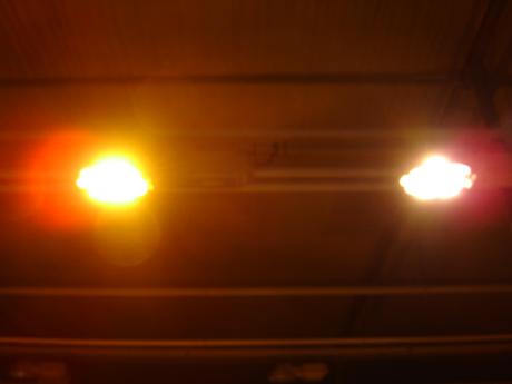 Foto 2: Links HPS lamp, rechts