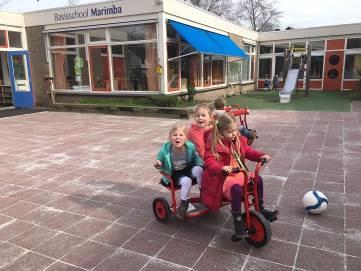 Tijdens de koffie en thee waren de leerlingen van de leerlingenraad actief en konden ze wat laten zien en vertellen over de kernwaarden van Dalton. En dan de NL Doet dag. Wat een prachtig resultaat.