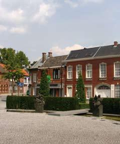 Bericht aan de parochianen Onze-Lieve-Vrouwekerk Het leven van alledag Heemmuseum Waasmunster De Onze-Lieve-Vrouwekerk in het centrum van Waasmunster heeft een gotische toren en koor die dateren uit