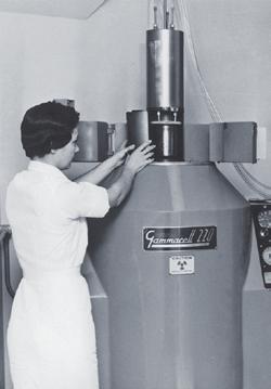 06-I Examenbundel 06 07 Opslag van radioactief afval Een Gammacell is een apparaat dat onder andere gebruikt wordt bij onderzoek naar de bederfelijkheid van voedsel.