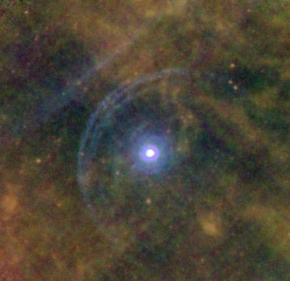 HEEFT BETELGEUZE EEN STER OPGESLOKT? Astronomen van de universiteit van Texas beweren dat ster Betelgeuze van het bekende sterrenbeeld Orion in het verleden een zonachtige begeleider heeft opgeslokt.