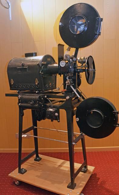 Oudste object. De Bauer B1 uit 1908 is het oudste item in Michels Filmmuseum. "Ik heb deze projector kunnen kopen van een andere verzamelaar", zegt Remaut.