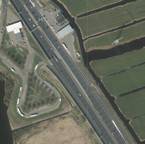 Scenario 4 Coentunnel: terugslag door versmalling op de A8 ter hoogte van het tankstation Beschrijving: Vanaf knooppunt Coenplein bestaat de A8 in