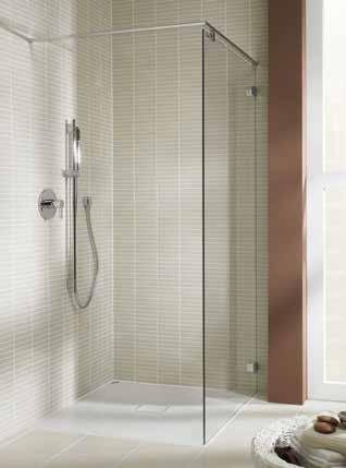 De toegang zonder hindernissen van de douche zorgt voor moderne lichtheid en vergemakkelijkt de reiniging van de douchewand.